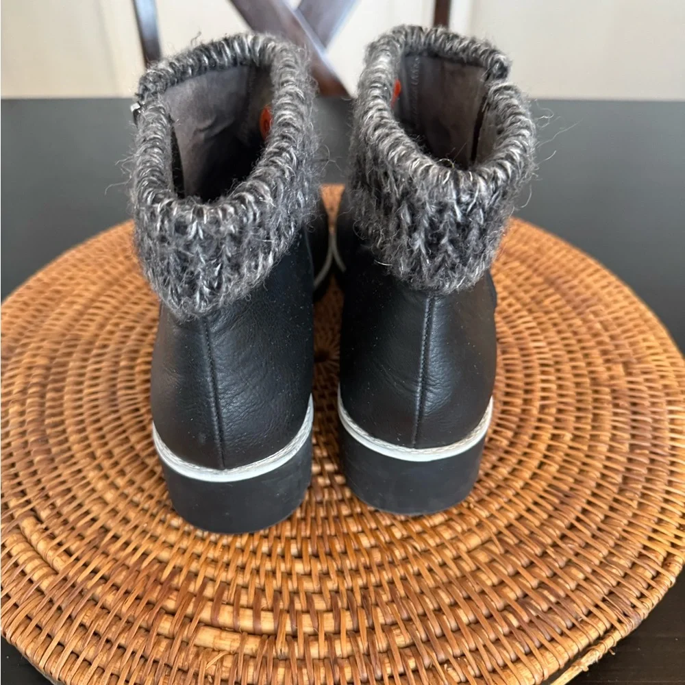 Adrienne Vittadini black Ankle Boots‎ with Knit Cuff
